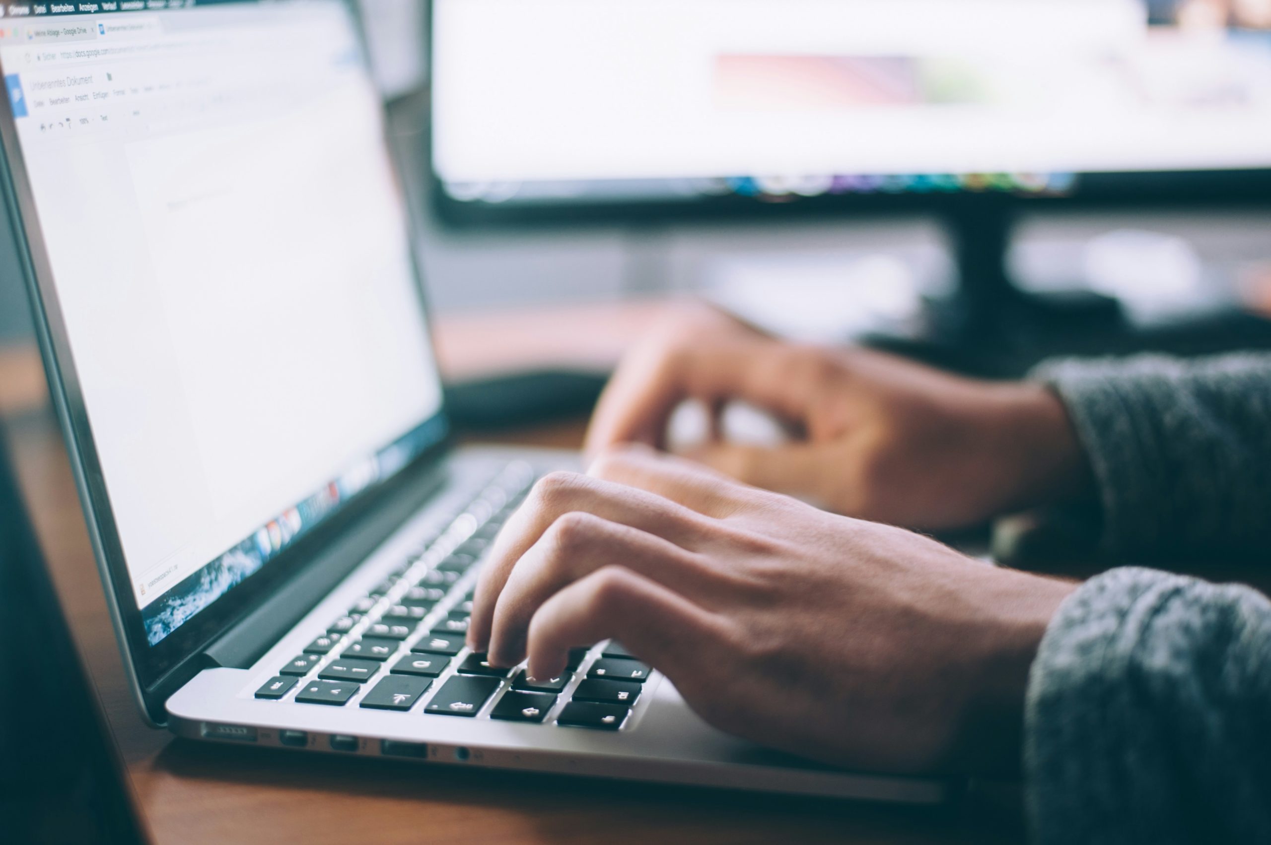 Na co zwrócić uwagę przy zakupie laptopa? - Komputer do firmy